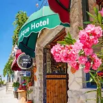 Hotel Ceran Stone House