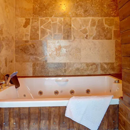 Ceran Stone House