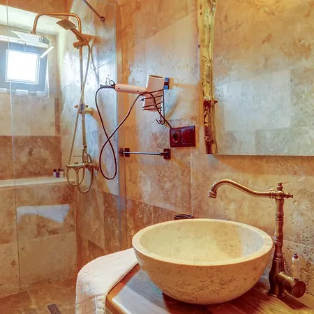 Hotel Ceran Stone House