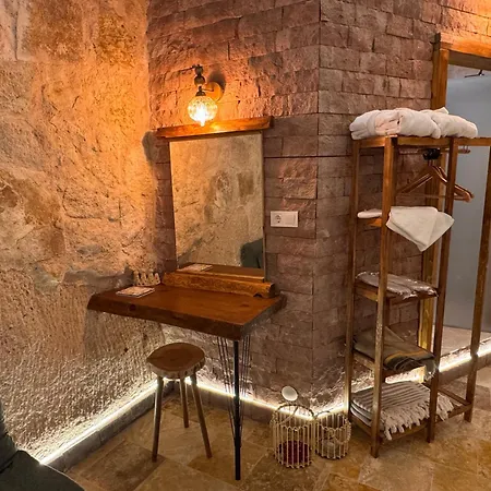 Ceran Stone House *