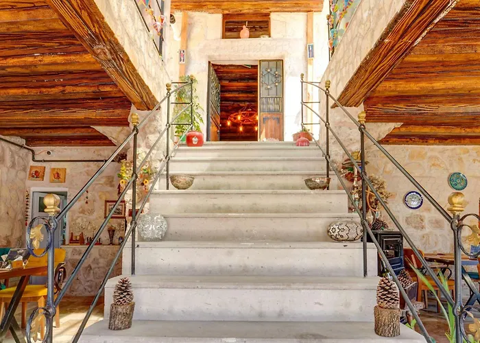 Hotel Ceran Stone House *