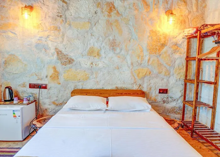 Ceran Stone House Hotel *